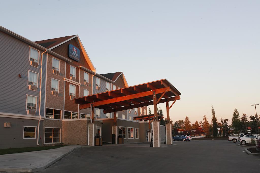 Pomeroy Inn & Suites At Olds College Exterior foto